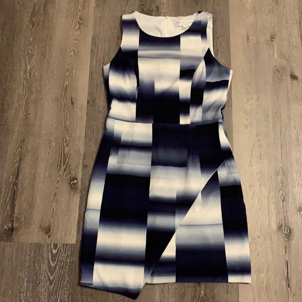 TRINA TURK BLUE AND WHITE UMBRA SLEEVELESS DRESS - Picture 1 of 6